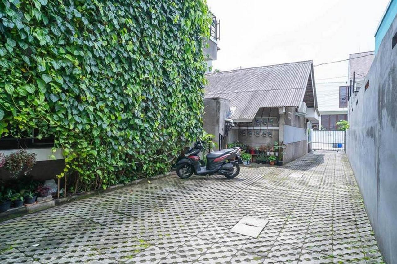 Hotel Koolkost Near Pasar Slipi Jaya Jakarta